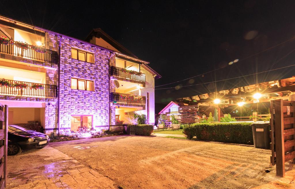 The Ghetto Hotel Busteni Ngoại thất bức ảnh
